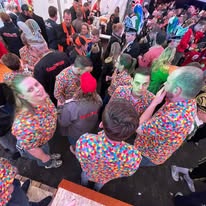 Kan een afbeelding zijn van menigte